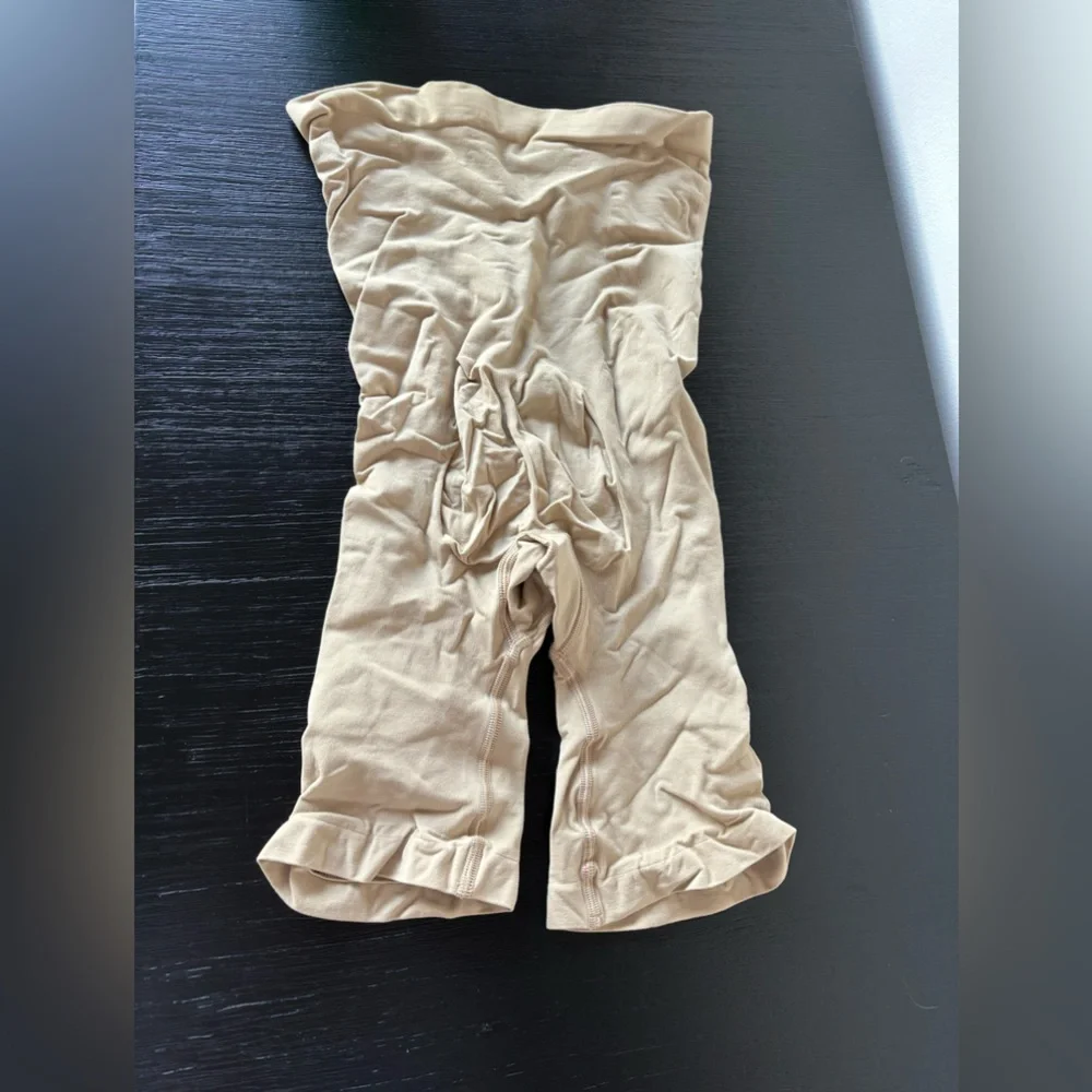 SKIMS Seamless Sculpt Mid Thigh Short Tan Nude Shapewear‎ Size L/XL